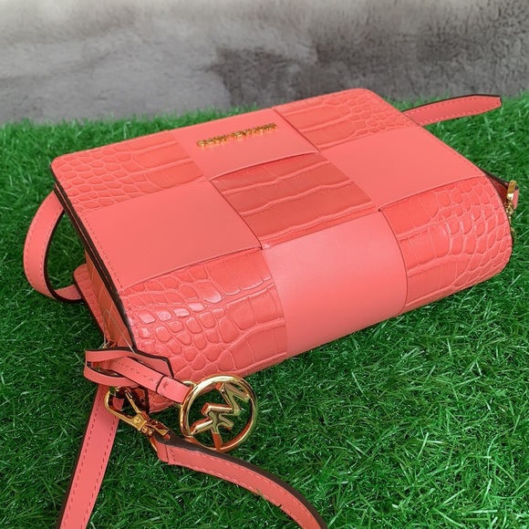 MICHAEL KORS MERCER SM CLUTCH XBODY GRAPEFRUIT - Picture 11 of 15